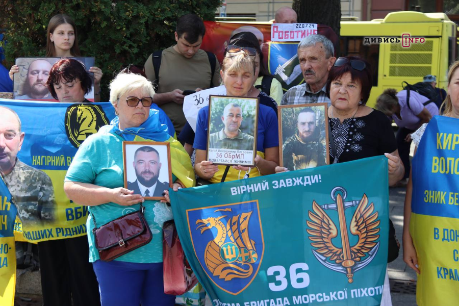 У Львові відбулася акція на підтримку полонених і зниклих безвісти (фото, відео) - 7