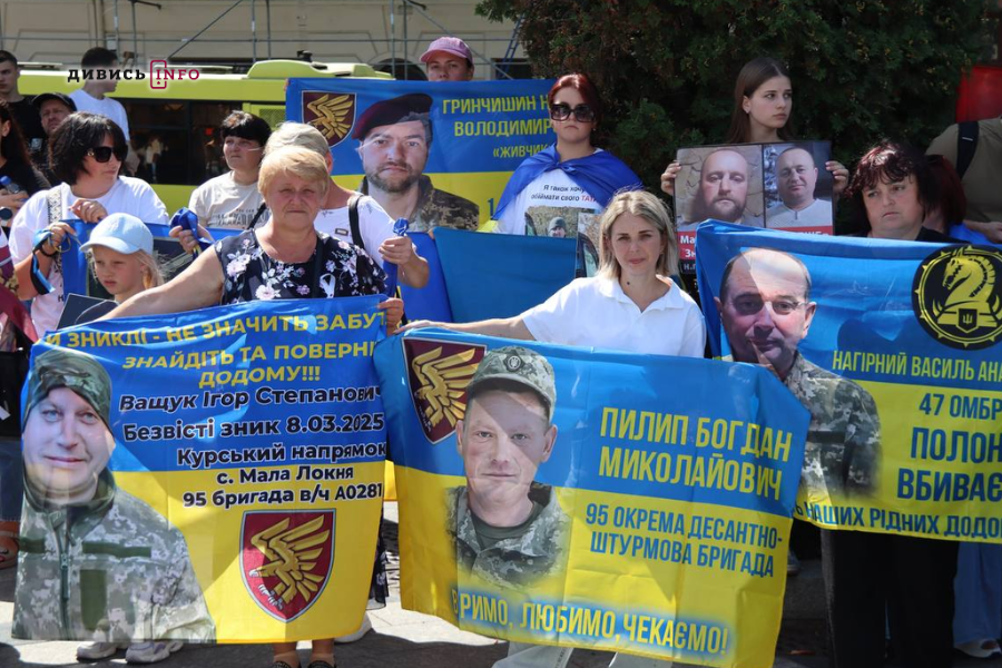 У Львові відбулася акція на підтримку полонених і зниклих безвісти (фото, відео) - 8