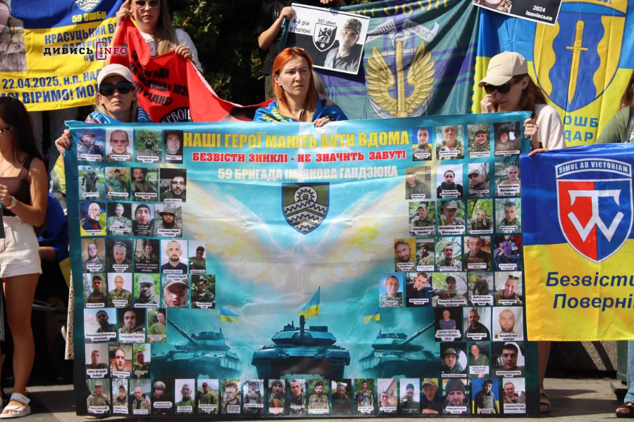 У Львові відбулася акція на підтримку полонених і зниклих безвісти (фото, відео) - 17