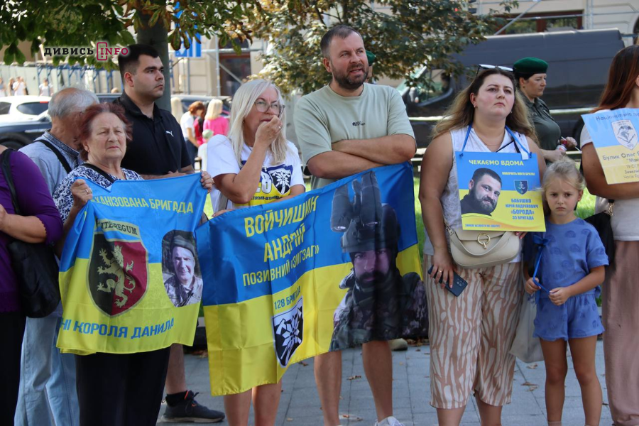 У Львові відбулася акція на підтримку полонених і зниклих безвісти (фото, відео) - 21