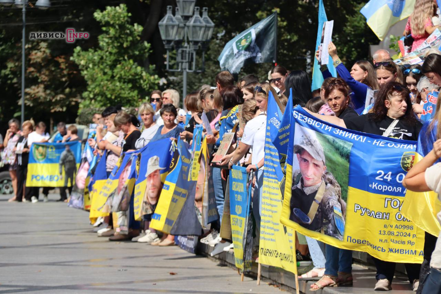 У Львові відбулася акція на підтримку полонених і зниклих безвісти (фото, відео) - 22