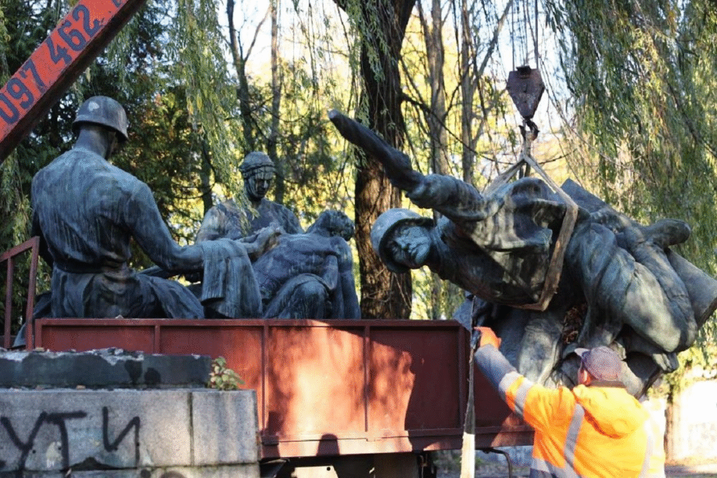 «Для військових могил важливий кожен елемент», — львівський архітектор про специфіку, проблеми та перспективи військових поховань - 14