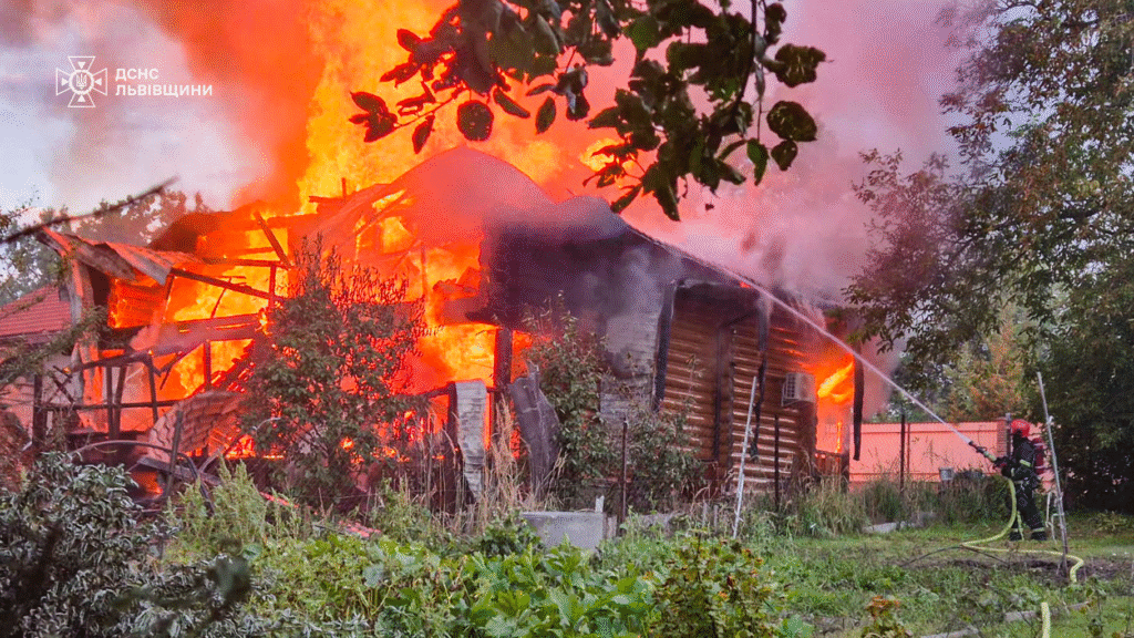 Росіяни атакували Львівщину дронами та ракетами, загинула людина (доповнено) - 4