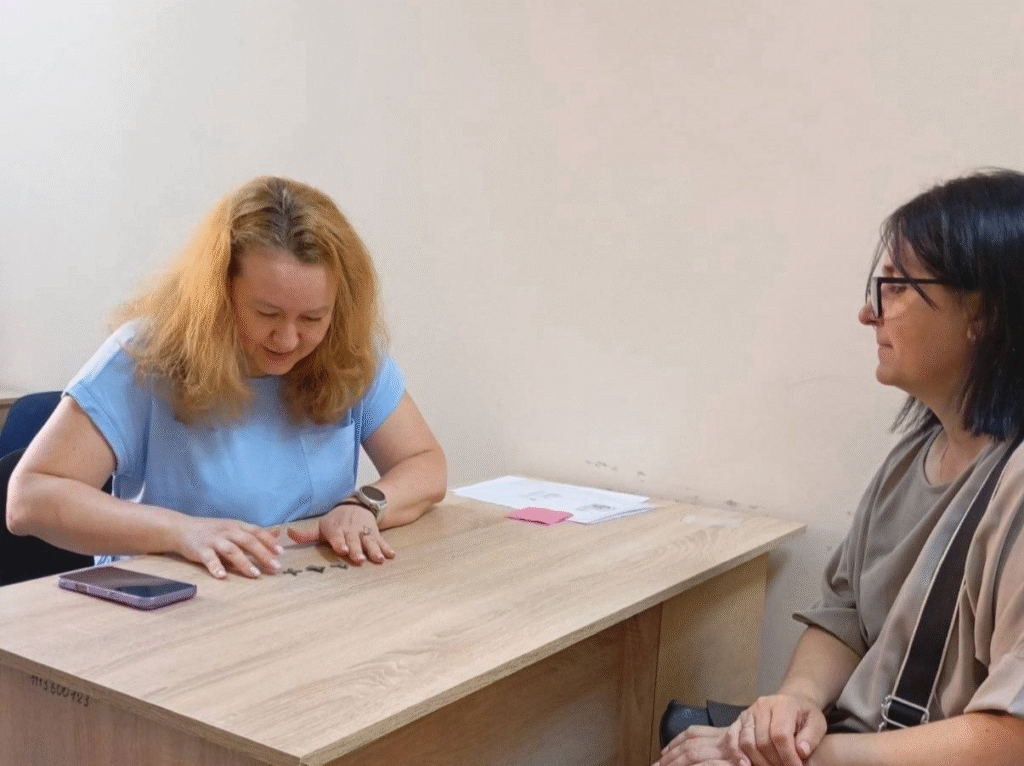До Львівського історичного музею передали бронзові хрестики часів Київської Русі - 2