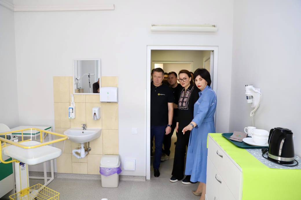 Прем’єр-міністр Юлія Свириденко відвідала перинатальний центр Львова - 6