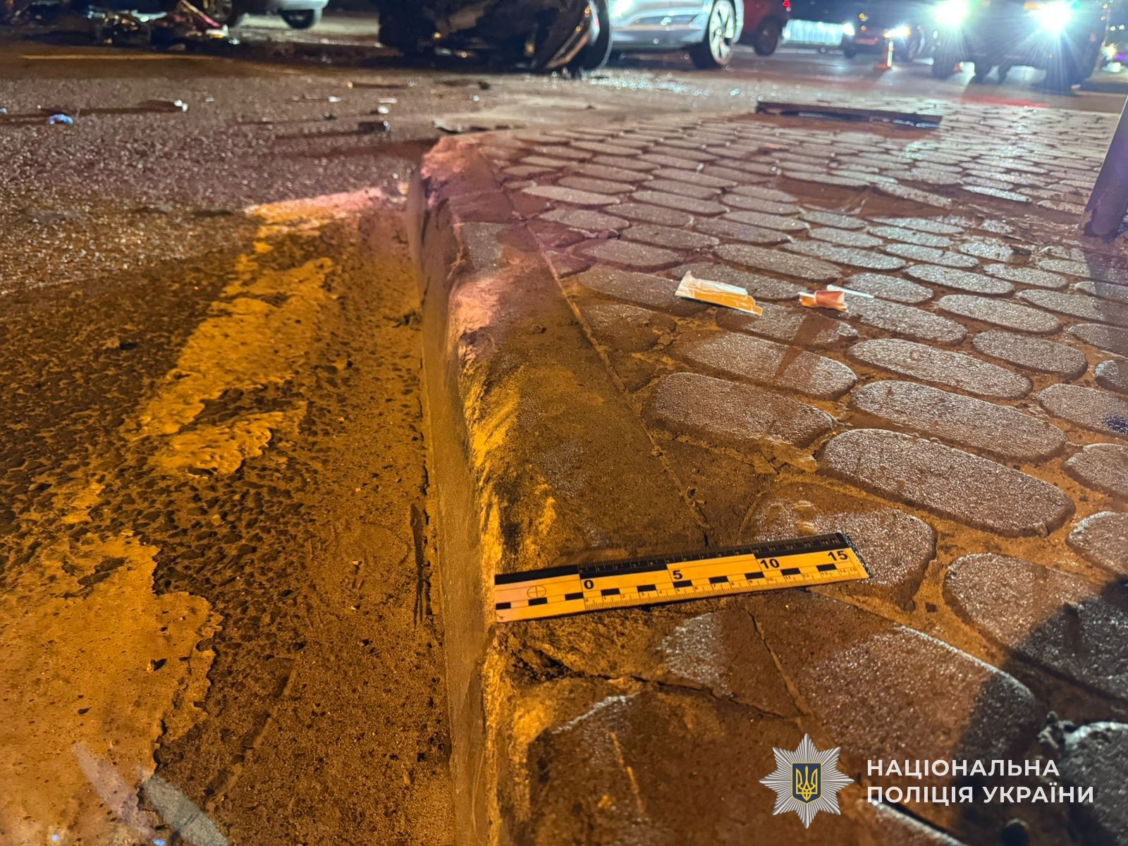 У Львові внаслідок ДТП травмовані водій та пасажирка легковика - 4