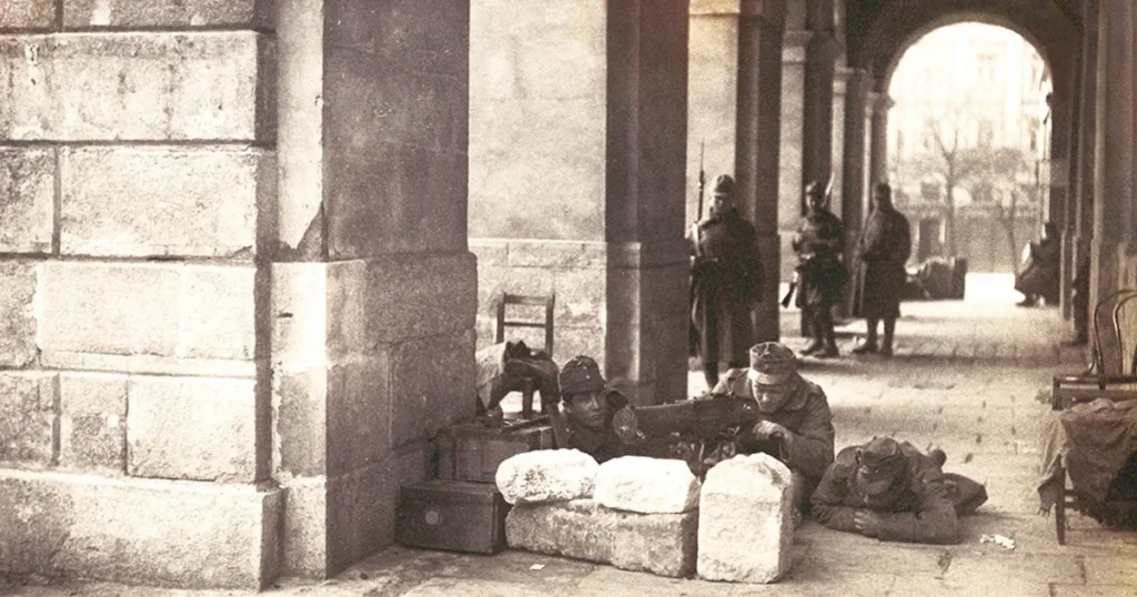 Нагороди полеглим воїнам, заміна аварійних водопроводів та спортивні події у Львові: головні новини дня - 7