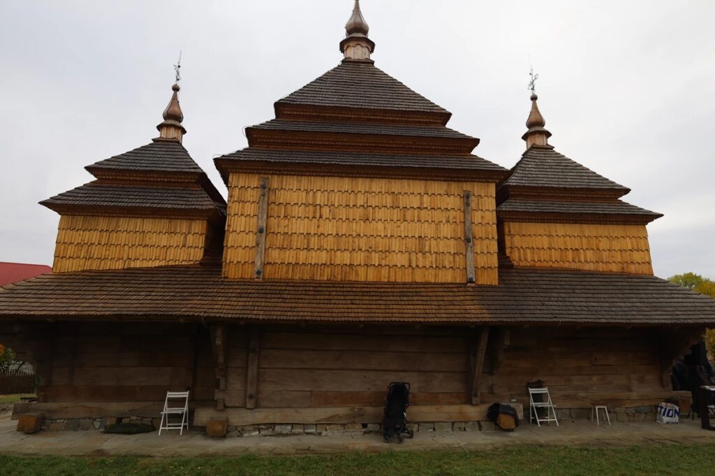 На Львівщині відреставрували старовинну дерев’яну церкву - 3