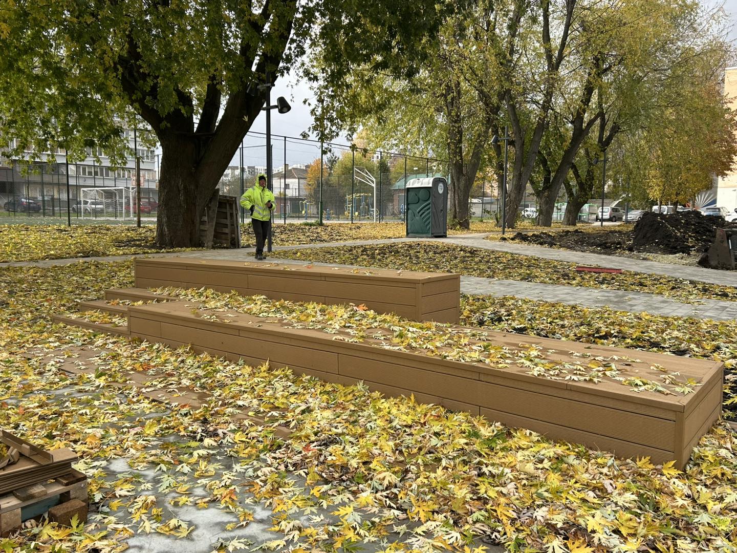 Територія біля закладу/Facebook Любомира Зубача