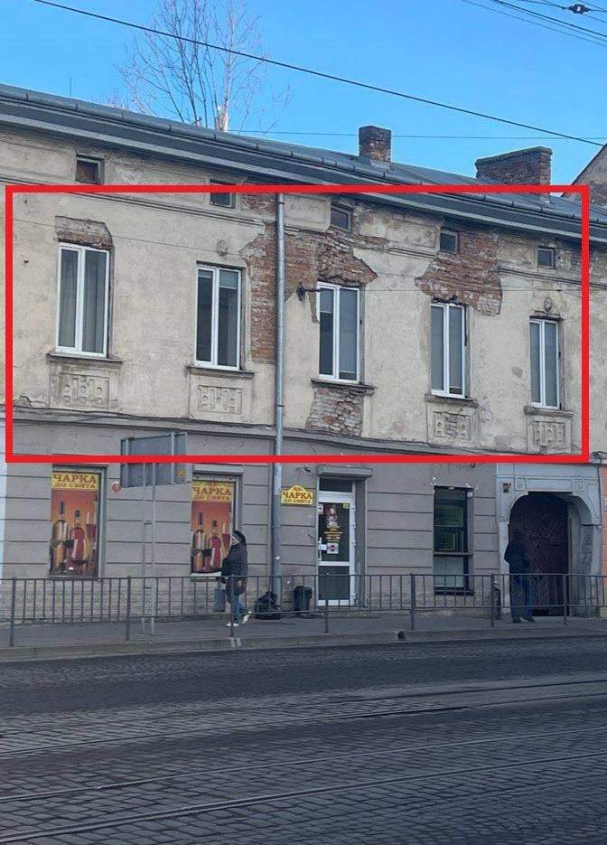 Чому не можна ставити пластикові вікна у будинках в центрі Львова - 5