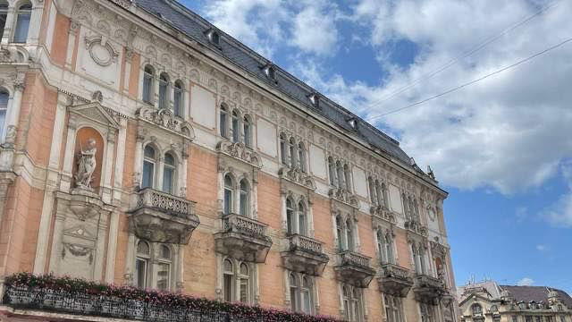 Чому не можна ставити пластикові вікна у будинках в центрі Львова - 11