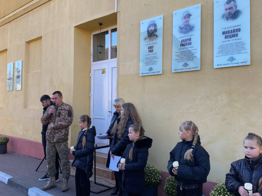 На Львівщині відкрили пам’ятні таблиці загиблим воїнам-випускникам гімназії - 2
