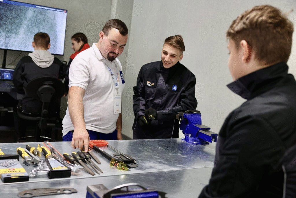 У Львові відкрили профорієнтаційний хаб для школярів - 3