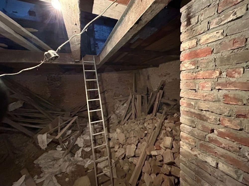 Чому не можна ставити пластикові вікна у будинках в центрі Львова - 7