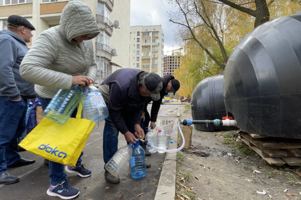 У Львові вже замінили аварійну трубу і почали поступово запускати воду - 2