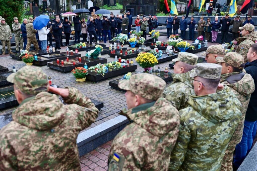У Львові вшанували пам’ять загиблих захисників і захисниць та створення УПА (фото) - 3