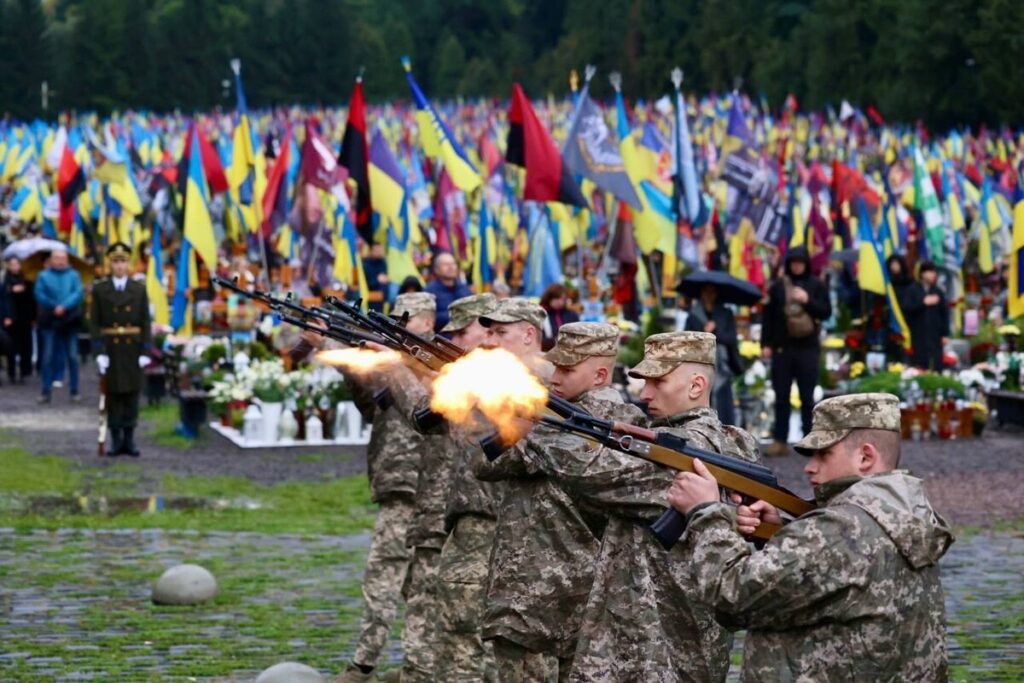У Львові вшанували пам’ять загиблих захисників і захисниць та створення УПА (фото) - 2