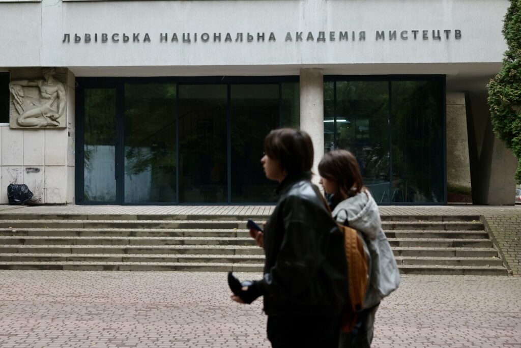Повернення воїнів з полону, відкриття 32-го BookForum, спортивні події Львова: головні новини дня - 8