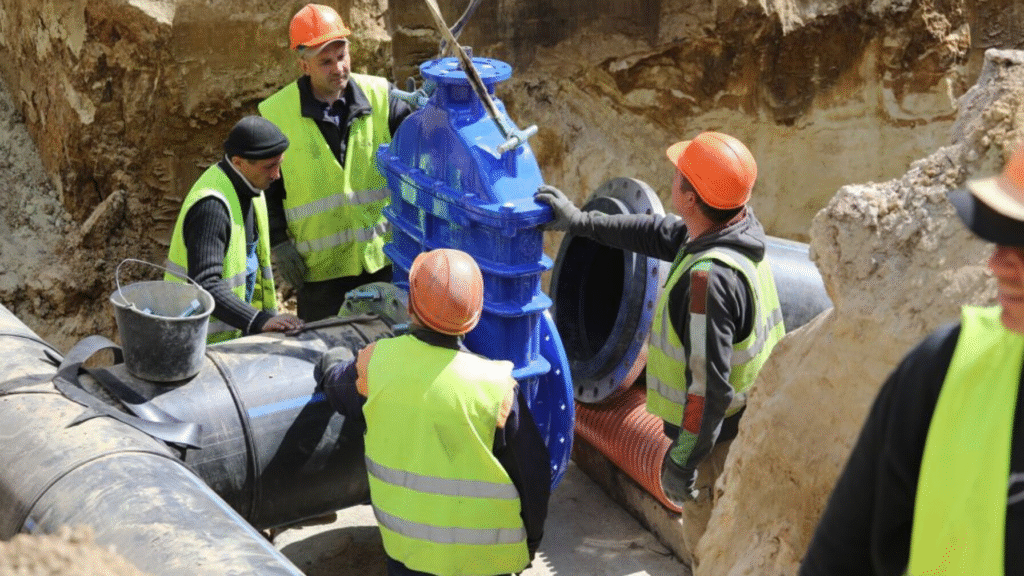 Нагороди полеглим воїнам, заміна аварійних водопроводів та спортивні події у Львові: головні новини дня - 6