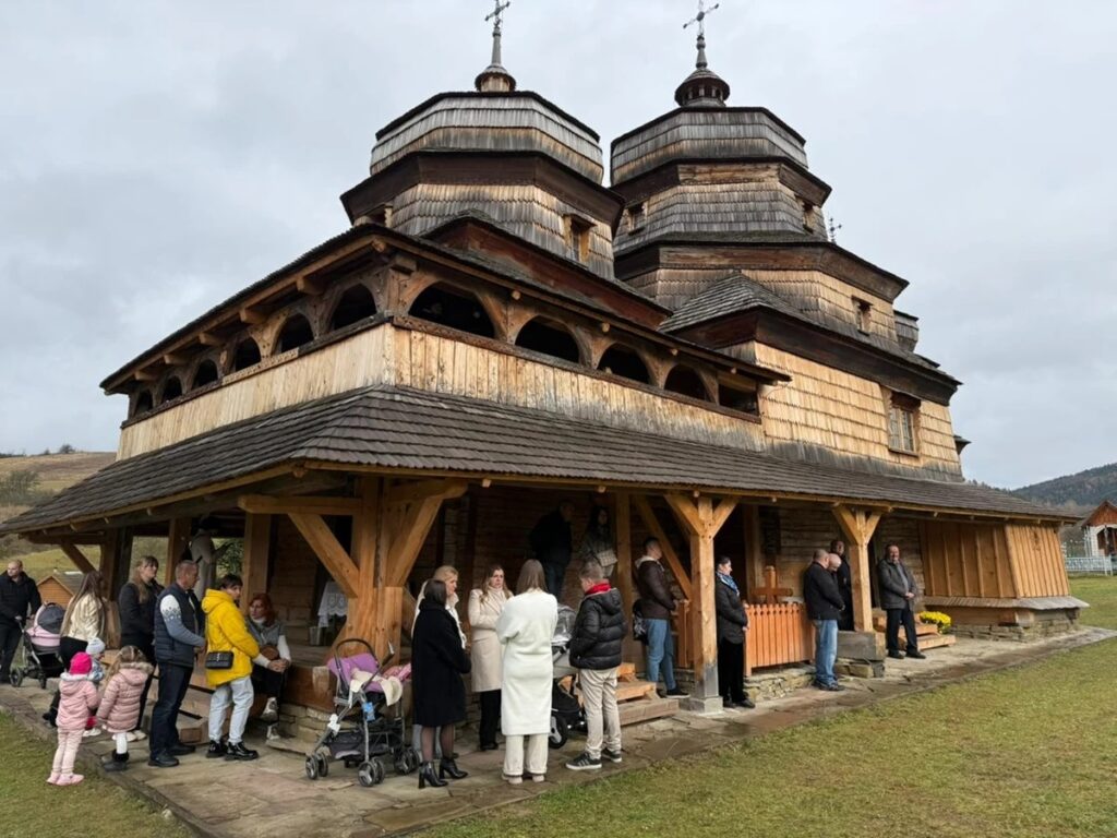 На Самбірщині освятили відреставровану церкву Архистратига Михаїла - 4