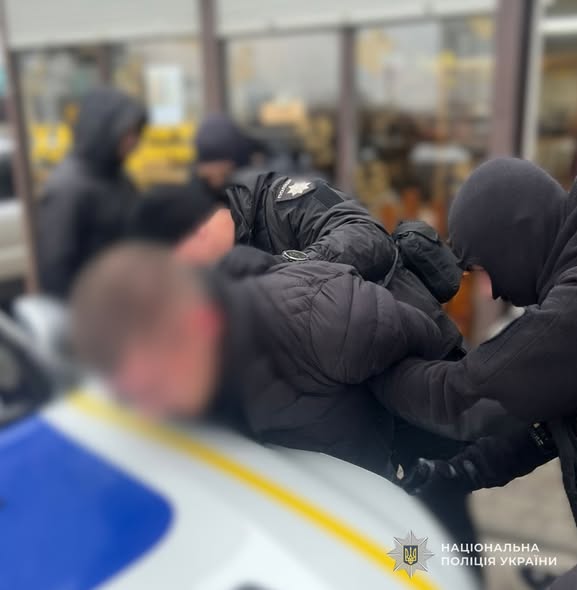 Львівські правоохоронці викрили міжрегіонального торговця зброєю - 2