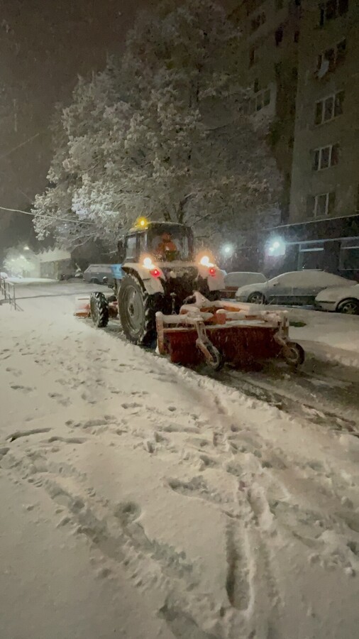 Вночі на вулицях Львова прибирало 68 одиниць техніки та понад 1 тис двірників - 14
