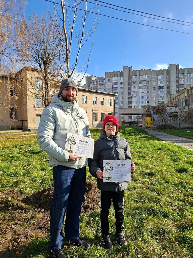 На Сихові висадили 125 дерев та кущів в межах акції «Подаруй місту дерево» - 5