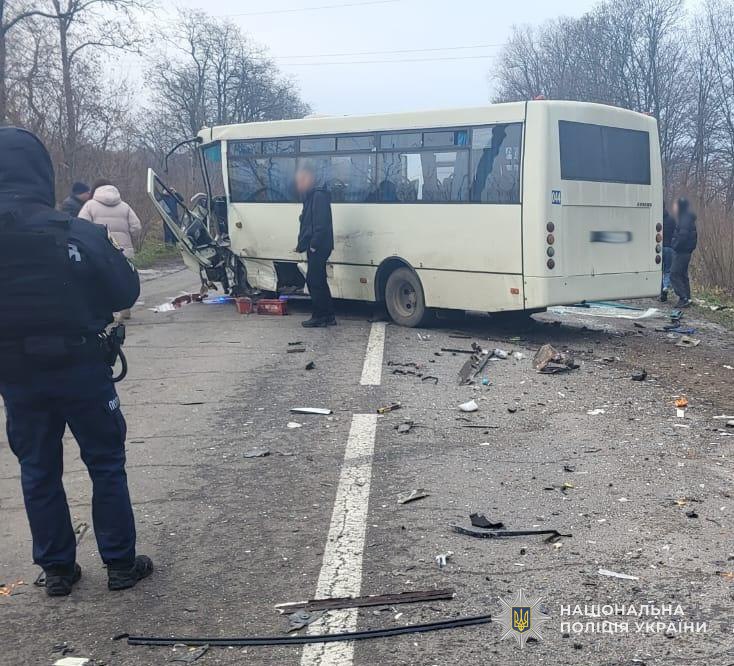 На Дрогобиччині в ДТП загинув водій легковика, травмовані п’ятеро пасажирок автобуса - 2