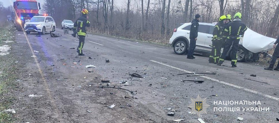 На Дрогобиччині в ДТП загинув водій легковика, травмовані п’ятеро пасажирок автобуса - 5