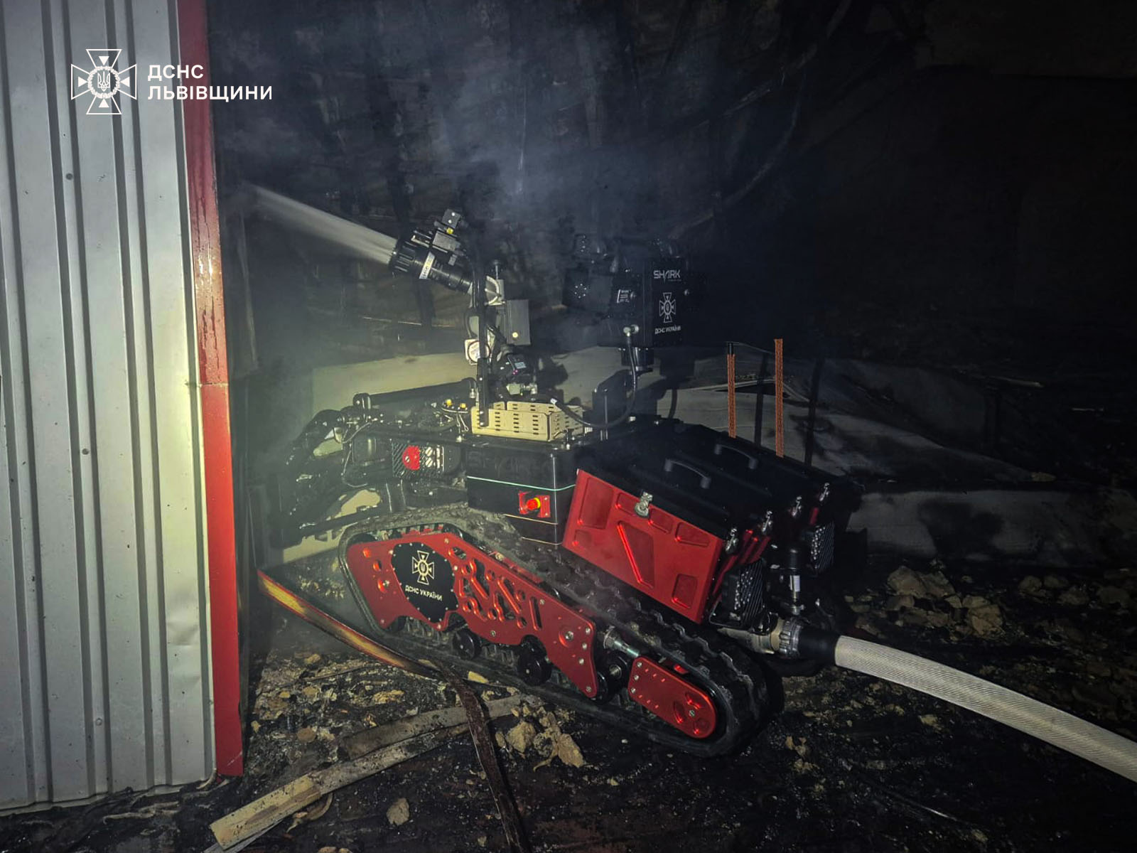 У Городку майже півсотні рятувальників 5 годин гасили потужну пожежу  - 7