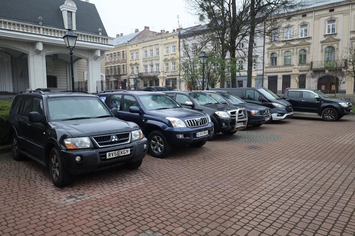 На Львівщину прибув черговий гуманітарний конвой проєкту «Пікапи для миру» - 3