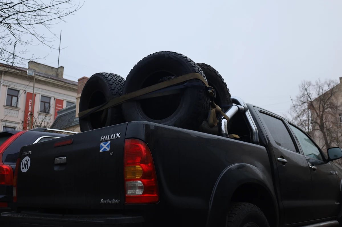 На Львівщину прибув черговий гуманітарний конвой проєкту «Пікапи для миру» - 9