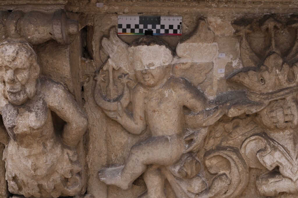 На Львівщині відновили гербовий картуш брами Олеського замку - 2