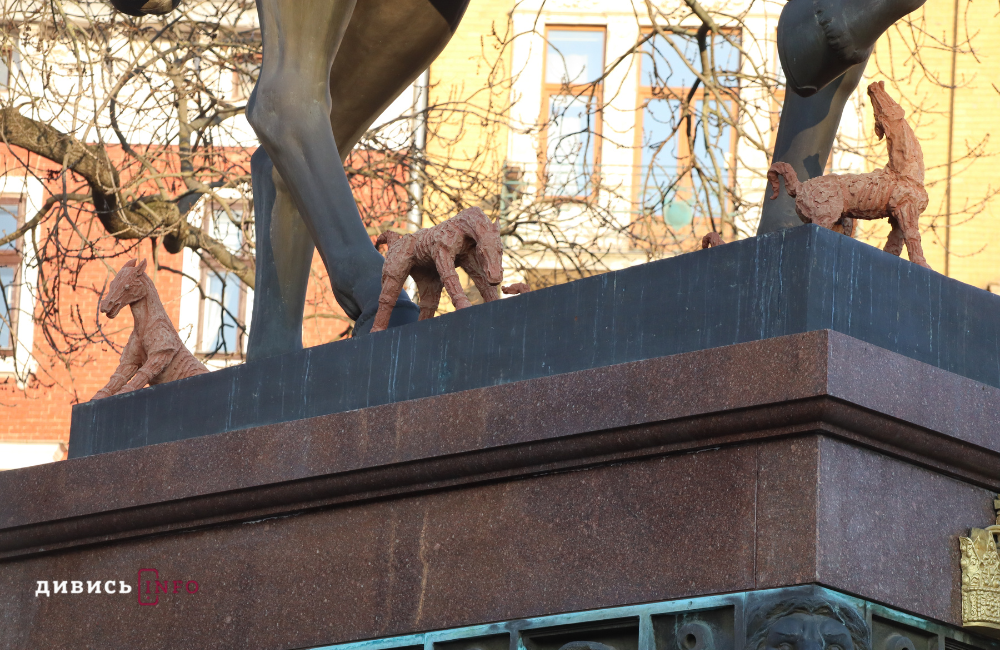 Які мистецькі інсталяції розмістили на вулицях Львова до Тижня скульптури (фото) - 15