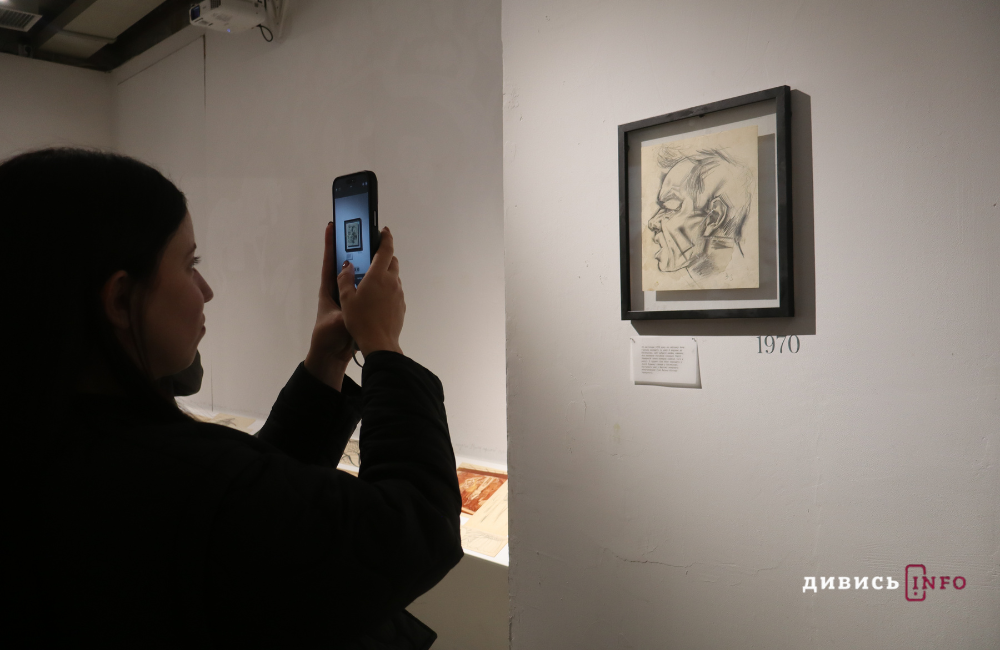 У Львові триває виставка унікальних ескізів художника-шістдесятника Віктора Зарецького (фото) - 9