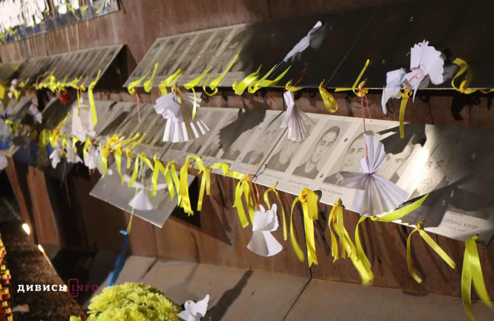 У Львові на Меморіалі Героїв Небесної Сотні відбулася ватра пам’яті (фоторепортаж) - 5