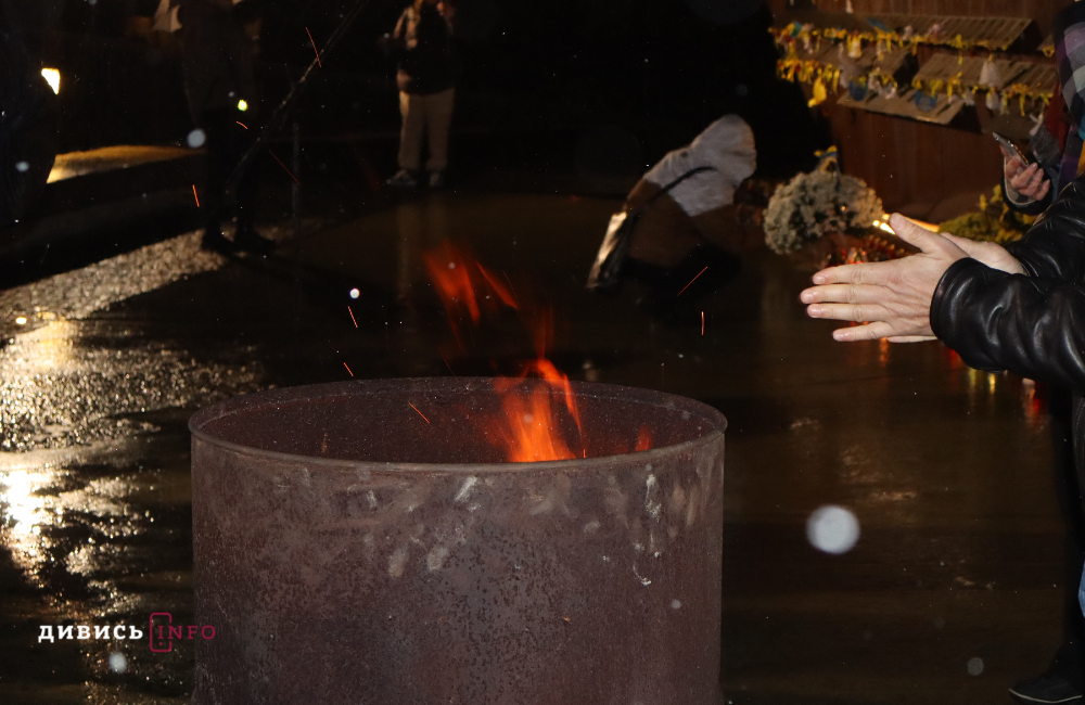 У Львові на Меморіалі Героїв Небесної Сотні відбулася ватра пам’яті (фоторепортаж) - 10