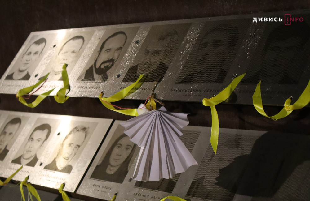 У Львові на Меморіалі Героїв Небесної Сотні відбулася ватра пам’яті (фоторепортаж) - 6