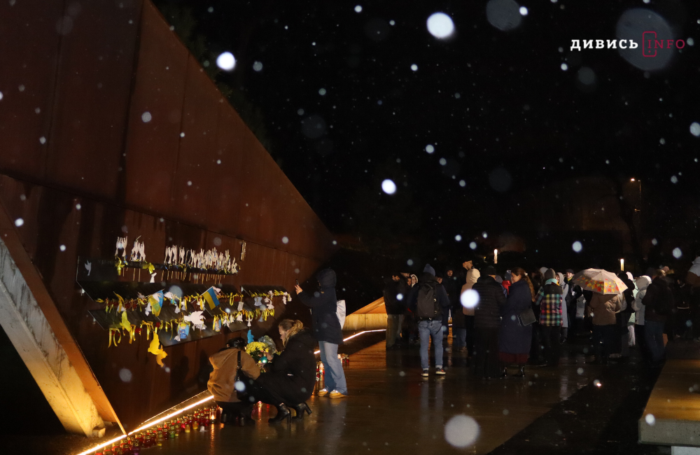У Львові на Меморіалі Героїв Небесної Сотні відбулася ватра пам’яті (фоторепортаж) - 9