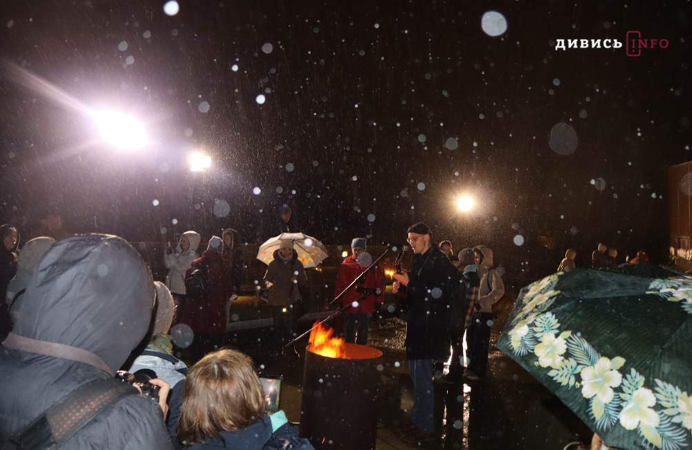 У Львові на Меморіалі Героїв Небесної Сотні відбулася ватра пам’яті (фоторепортаж) - 13