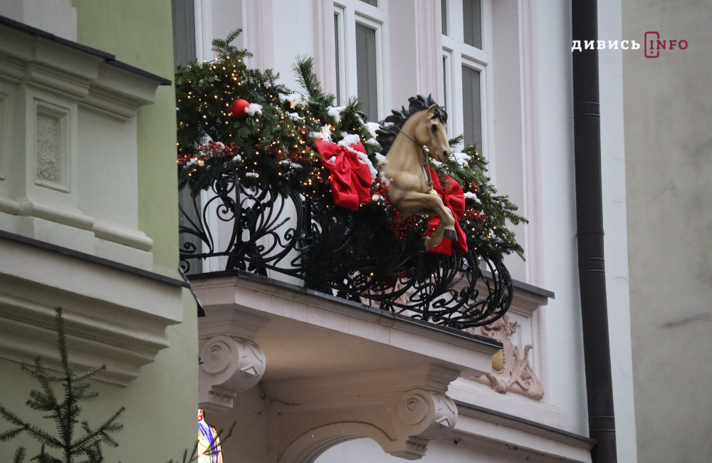 Львів у новорічно-різдвяних деталях: світлини зі святкових локацій - 36