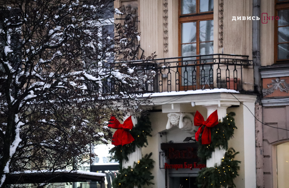 Львів у новорічно-різдвяних деталях: світлини зі святкових локацій - 33