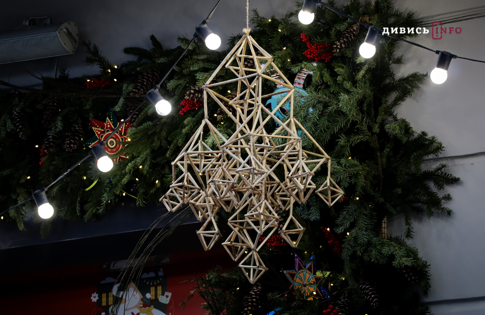 Львів у новорічно-різдвяних деталях: світлини зі святкових локацій - 23