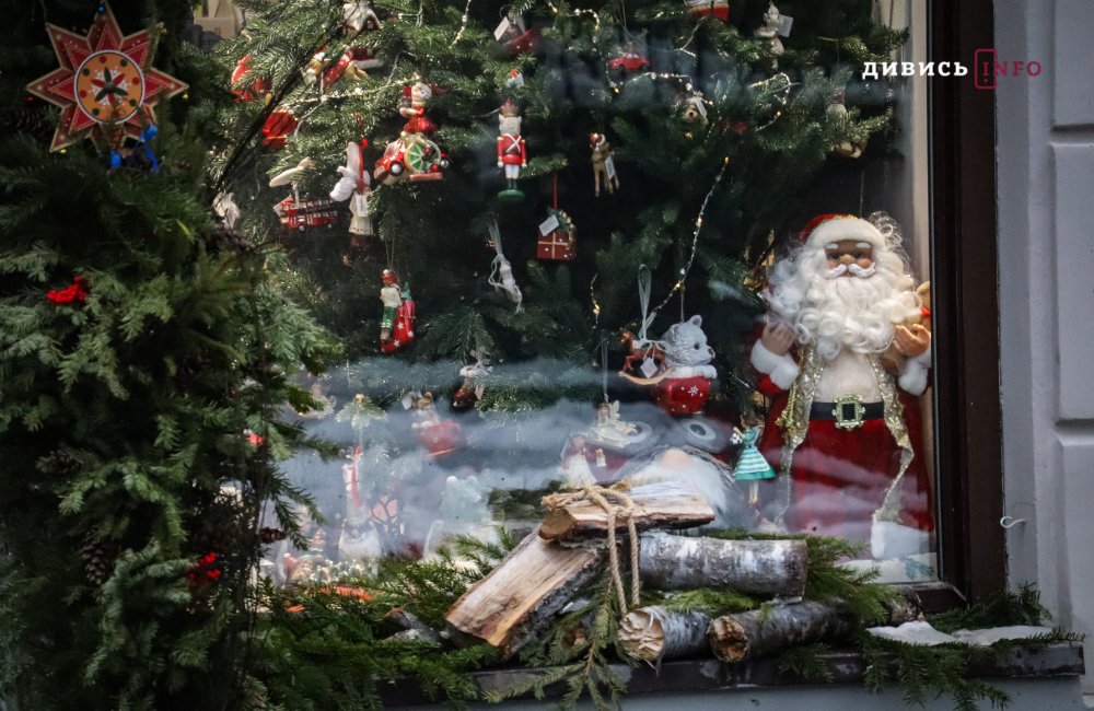 Львів у новорічно-різдвяних деталях: світлини зі святкових локацій - 22