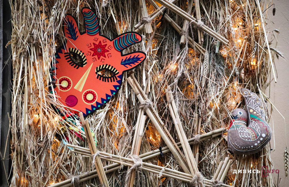 Львів у новорічно-різдвяних деталях: світлини зі святкових локацій - 16