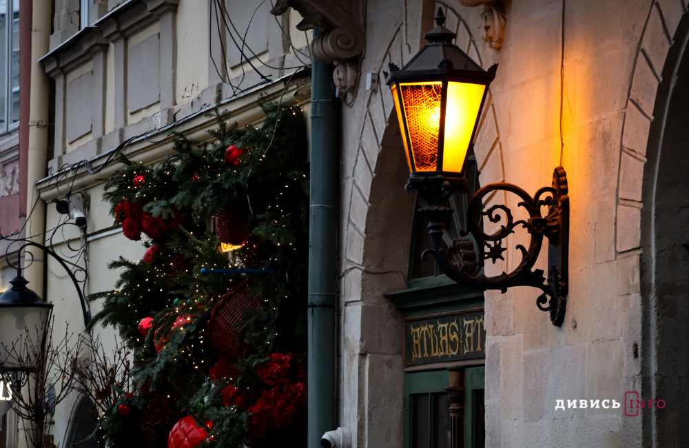 Львів у новорічно-різдвяних деталях: світлини зі святкових локацій - 13