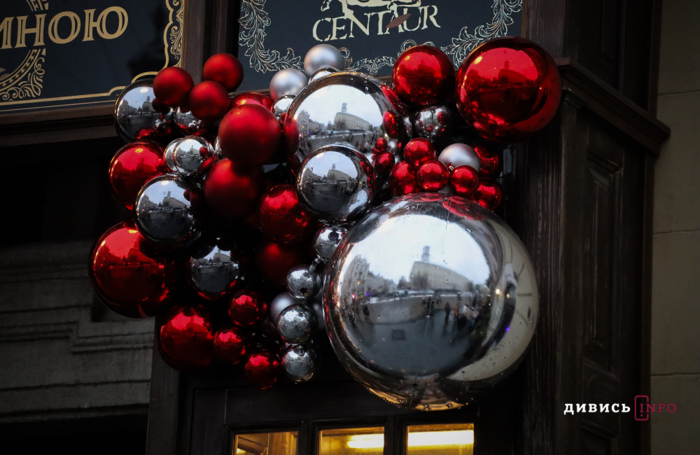 Львів у новорічно-різдвяних деталях: світлини зі святкових локацій - 10