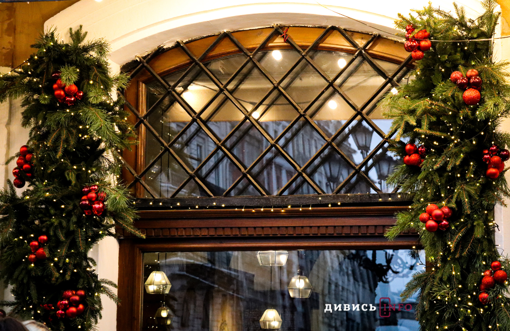 Львів у новорічно-різдвяних деталях: світлини зі святкових локацій - 8