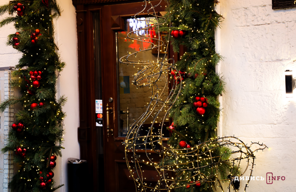 Львів у новорічно-різдвяних деталях: світлини зі святкових локацій - 6