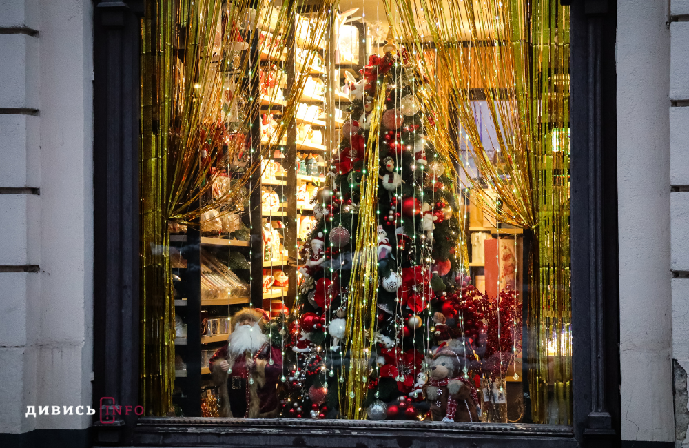 Львів у новорічно-різдвяних деталях: світлини зі святкових локацій - 27